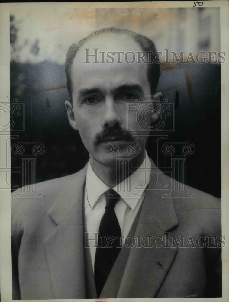1963 Press Photo Prince Otto Von Hapsburg waits patiently in Madrid - nef38123- Historic Images