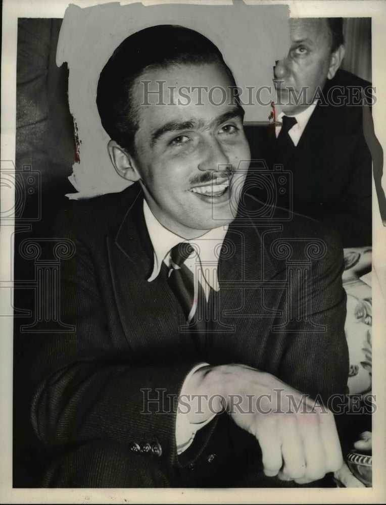1940 Press Photo Archduke Otto of Hapsburg at Ritz-Carlton Hotel in New York
