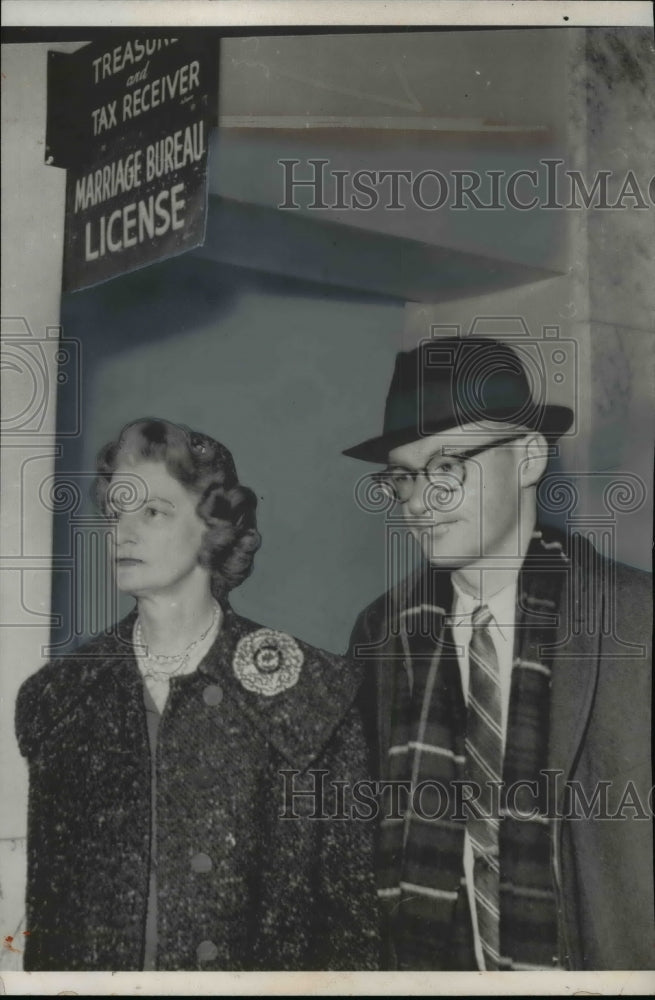 Load image into Gallery viewer, 1962 Press Photo Mrs Mary Rockefeller Leaves Court After Divorcing Gov Rockefell
