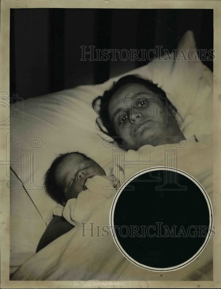 1954 Press Photo Mrs Romito and 18th Chlid - nef38216