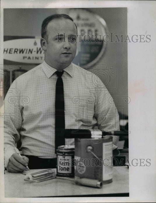 1969 Press Photo Jack Cooper Manager Sherwin-Williams Paint - nef38304