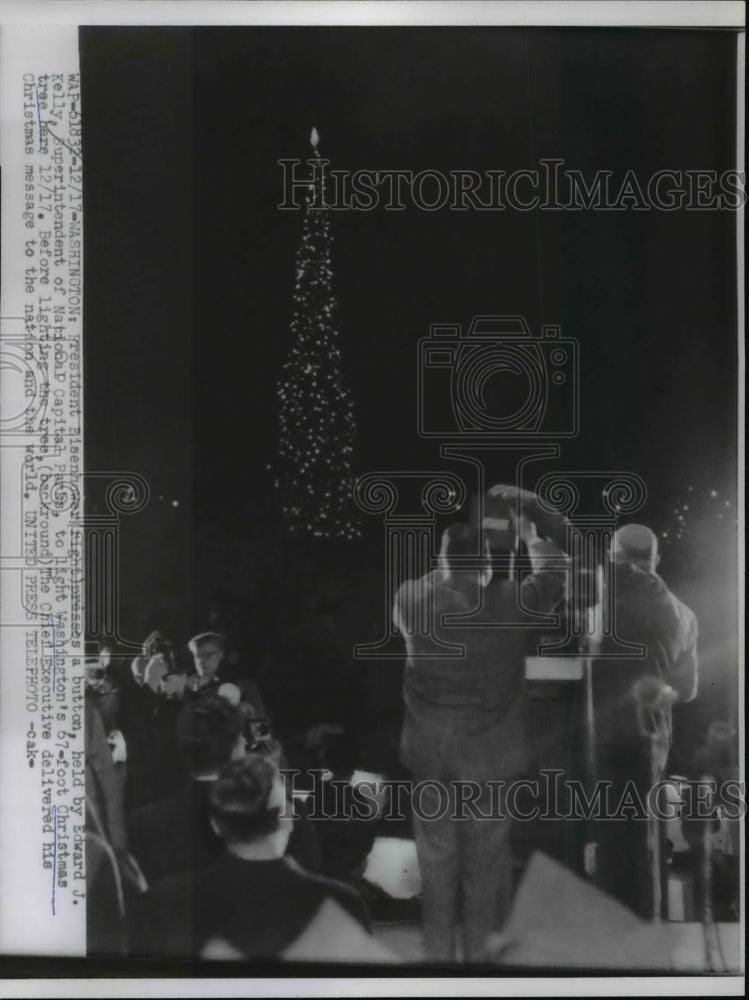 1955 Press Photo President Eisenhower presses a button held by Edward J. Kelly