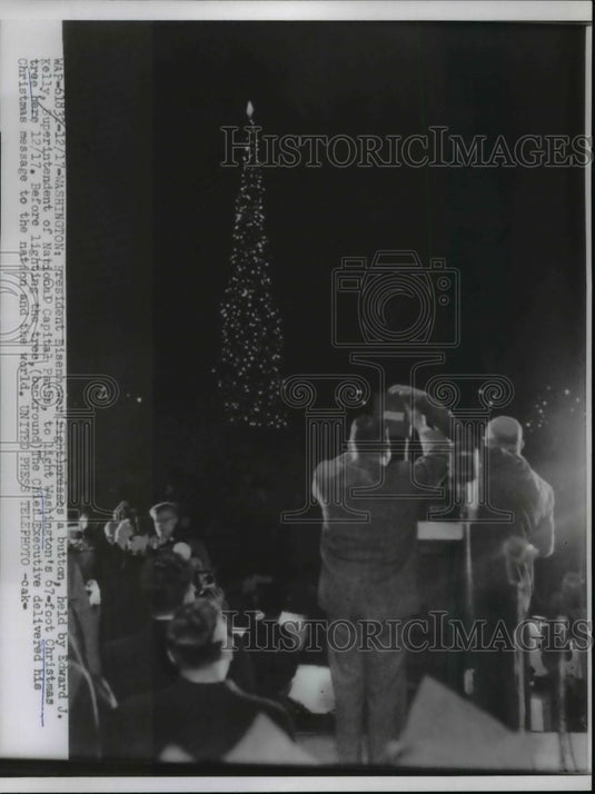 1955 Press Photo President Eisenhower presses a button held by Edward J. Kelly