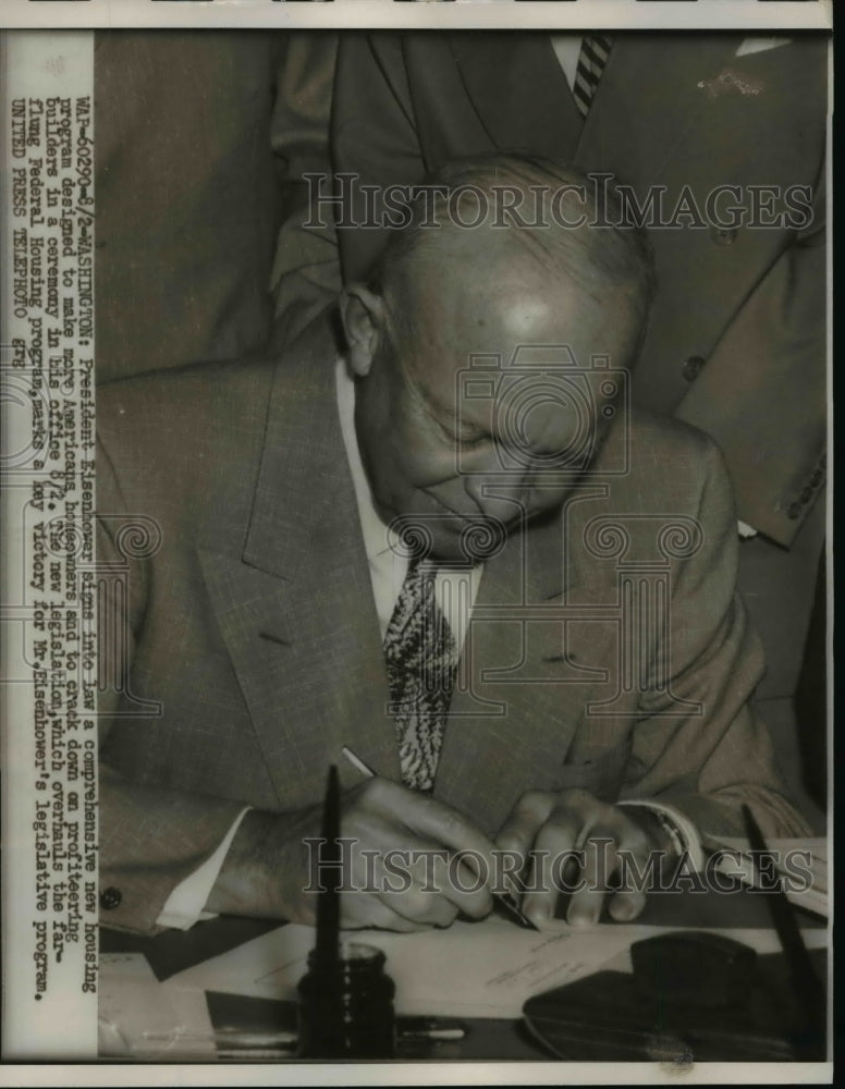 1954 Press Photo Eisenhower signs into law a comprehensive new housing program