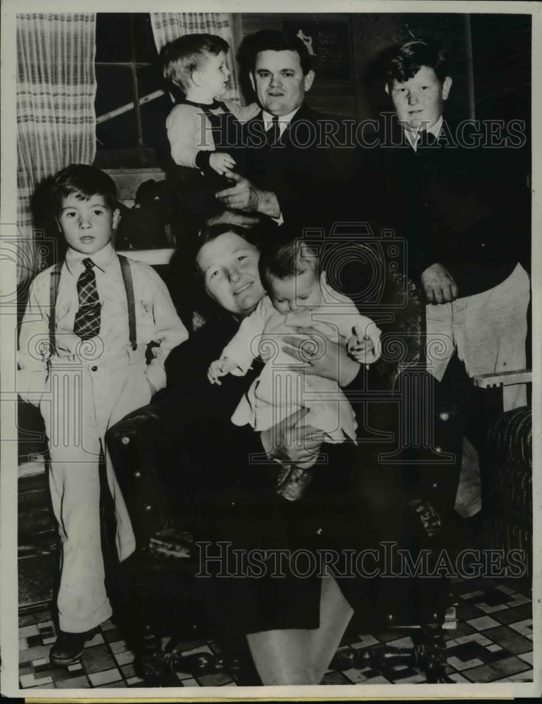 1941 Press Photo Fred F. Edwards Feed from Jail After Citizen's Arrest Ruling
