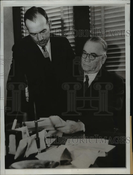1933 Press Photo Edward Kruvosky w/ Parole Officer Ed White after Prison Release