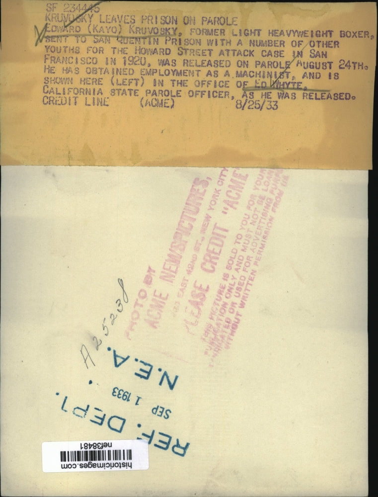 Load image into Gallery viewer, 1933 Press Photo Edward Kruvosky w/ Parole Officer Ed White after Prison Release
