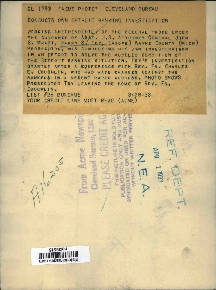 1933 Press Photo Harry S. Toy Leaving Home of Reverend Frank Coughlin