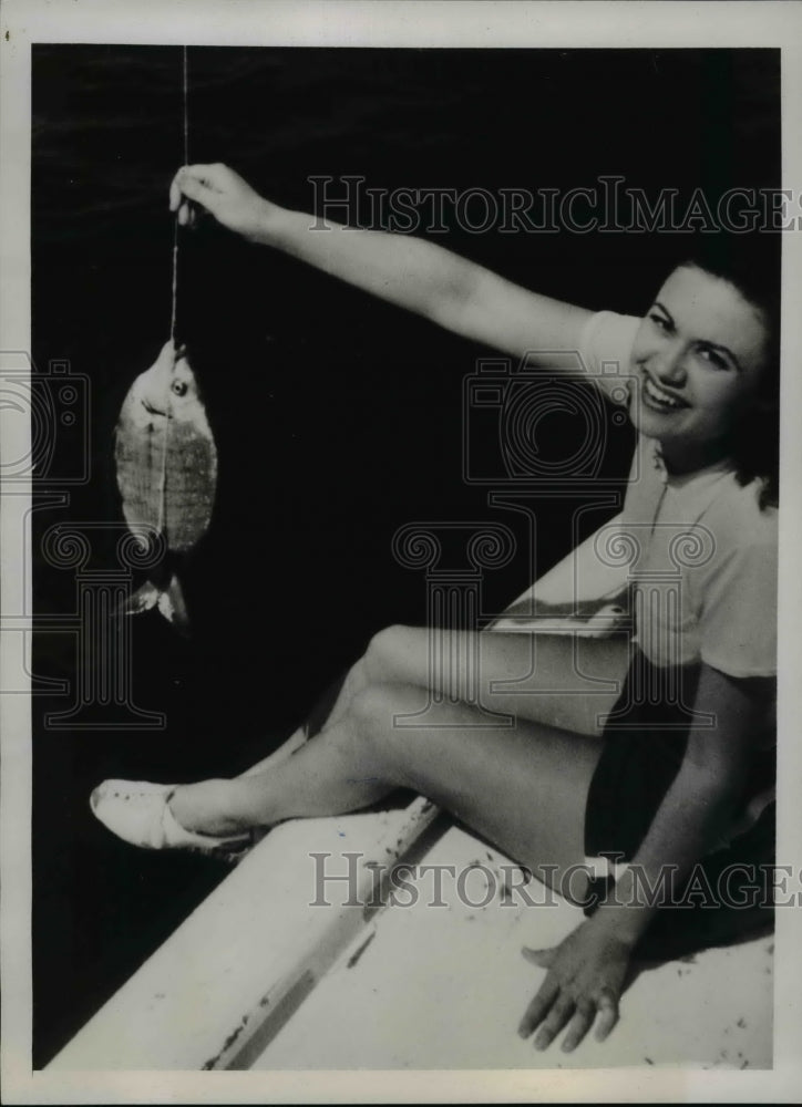 1938 Press Photo Kathryn Meier in a fishing trip to the Gulf Stream - nef38548