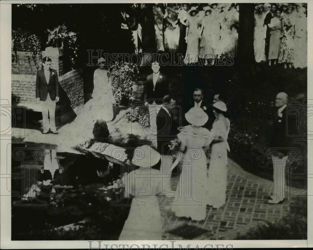 1932 Press Photo Charlotte White's Wedding in Dr. Frank Hamilton's Home Garden