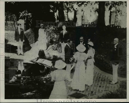 1932 Press Photo Charlotte White's Wedding in Dr. Frank Hamilton's Home Garden