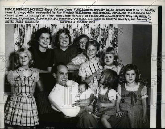 1958 Press Photo Detroit James W. Williamson Holds Newborn James Anthony