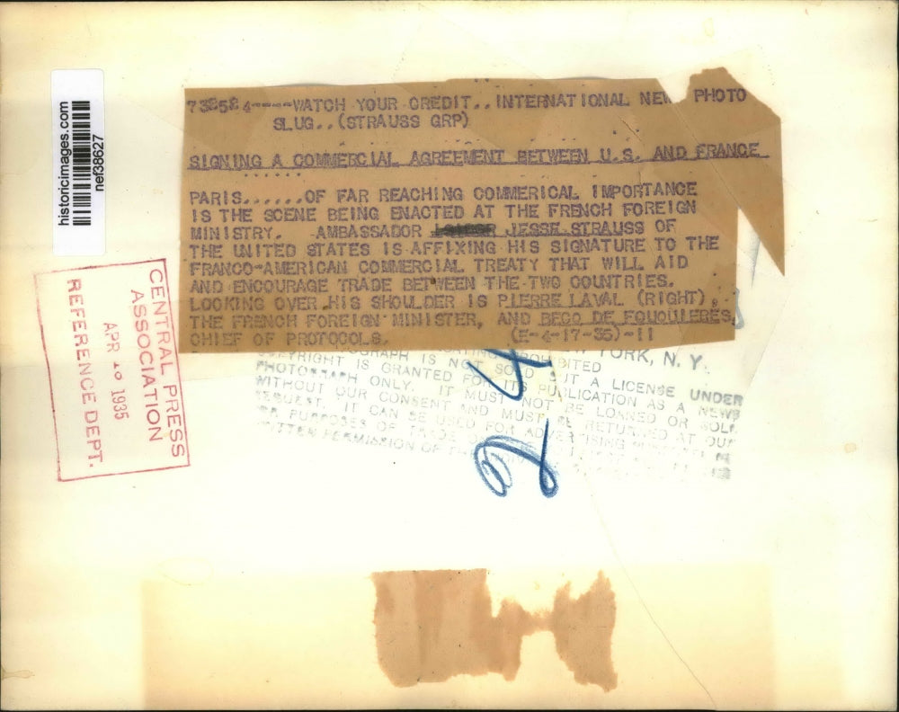 1935 Press Photo Jesse Strauss of US Signs Franco-American Commercial Treaty