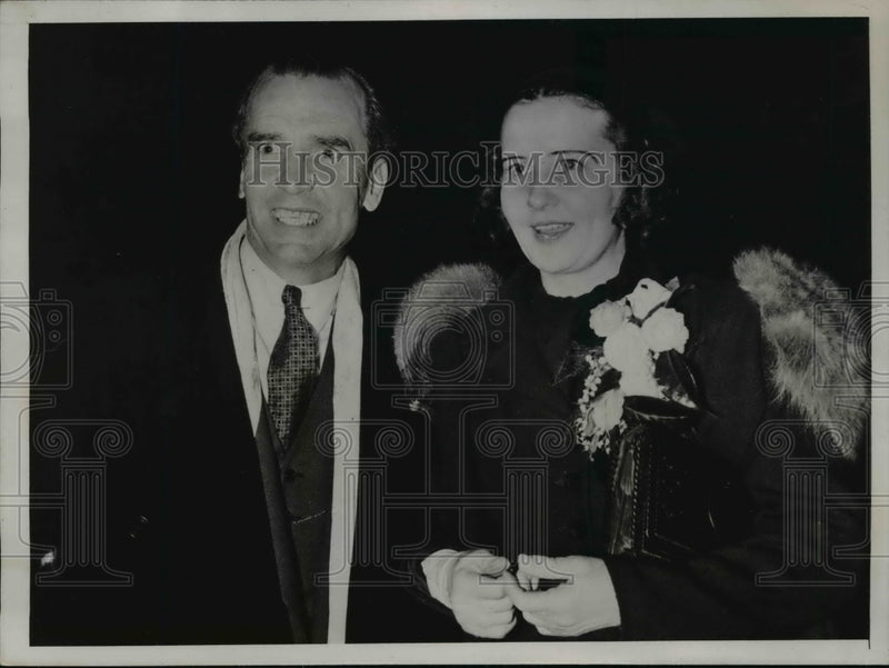 Load image into Gallery viewer, 1938 Press Photo Sen William J. Smathers &amp; Wife, Former Mary Foley, on Honeymoon
