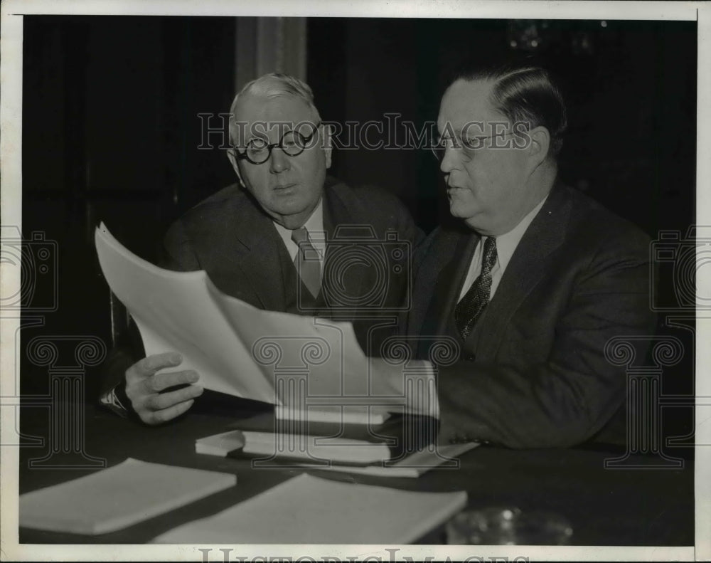 1935 Press Photo William W. Howes & Rep Luis Ludlow as Former Testifies for Dept