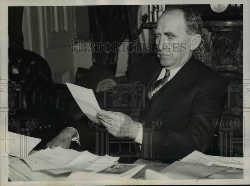 Load image into Gallery viewer, 1939 Press Photo WA, D. C. Speaker of House William Bankhead Reading Letter
