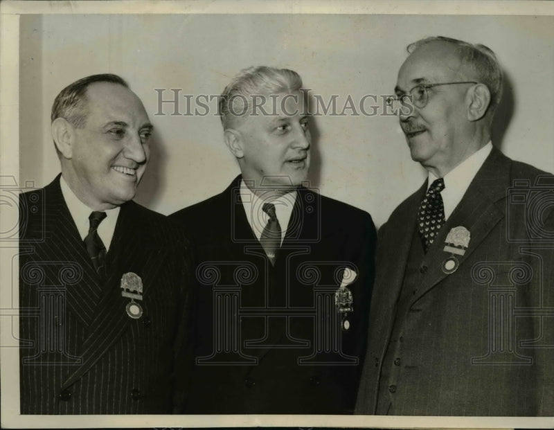 Load image into Gallery viewer, 1941 Press Photo Officers of A.F. of L. Intl. Brotherhood of Electrical Wrokers

