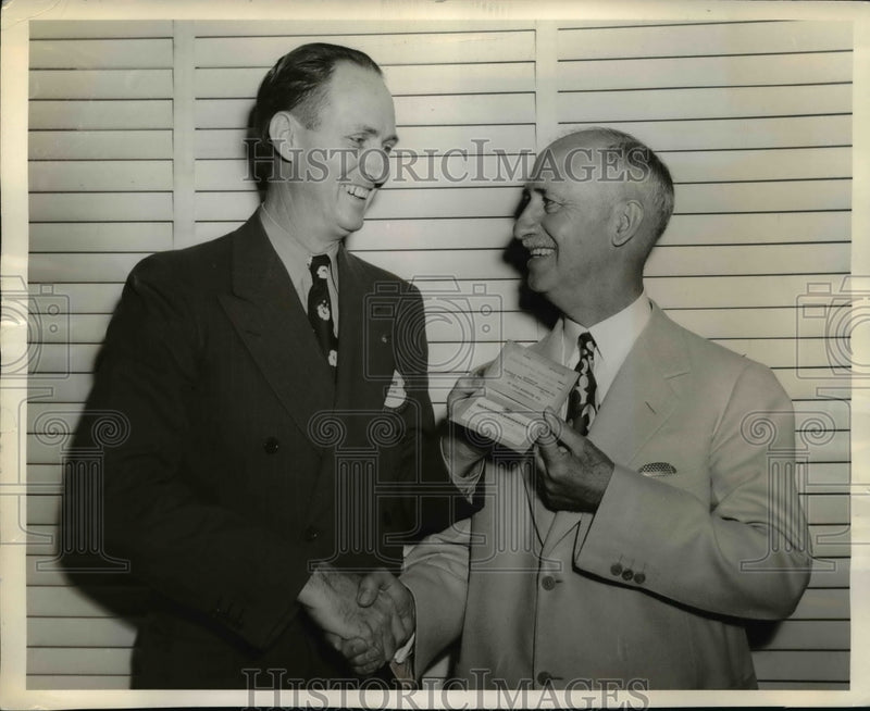 Load image into Gallery viewer, 1941 Press Photo Gov. M.Y. Cooper of Cincinnati honored at Miami Exchange Club

