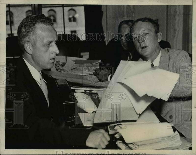 Load image into Gallery viewer, 1933 Press Photo E.V. Nevins and Sen.Hugo L.Black at Ocean Mail Contract Hearing
