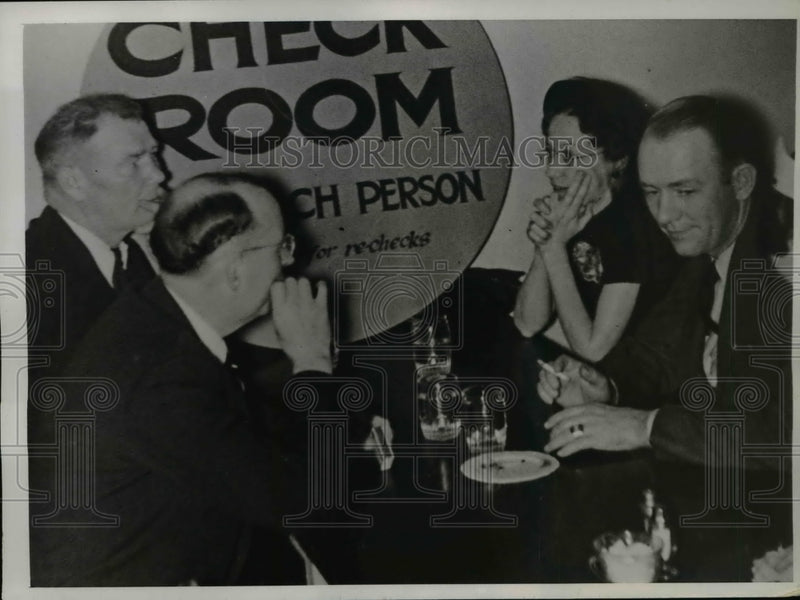 Load image into Gallery viewer, 1937 Press Photo Rev Ellsworth Newton on Trial for Murder of Maybelle Kelly
