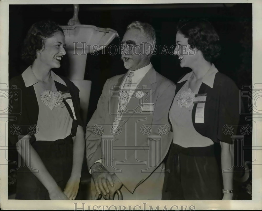 1939 Press Photo Andrew F Evers First Rotarian to Register for 30th Convention
