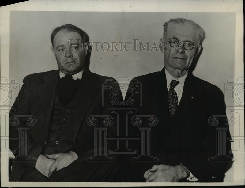Load image into Gallery viewer, 1931 Press Photo Men Charged with Having Printed &amp; Forged Check on Refining Co
