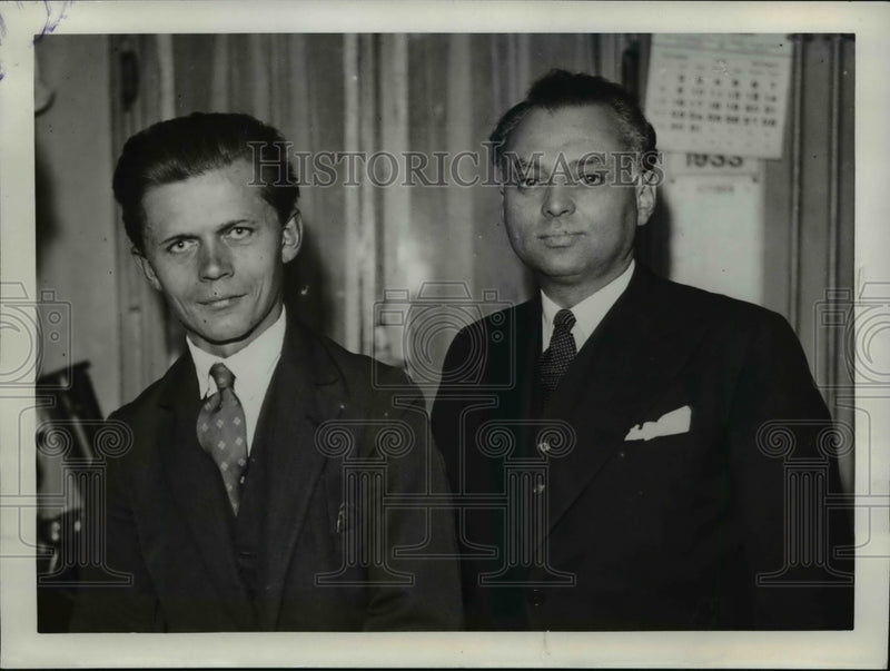 Load image into Gallery viewer, 1933 Press Photo Herbert Wendel, Dr. Hugo Karvaly of France - nef38863
