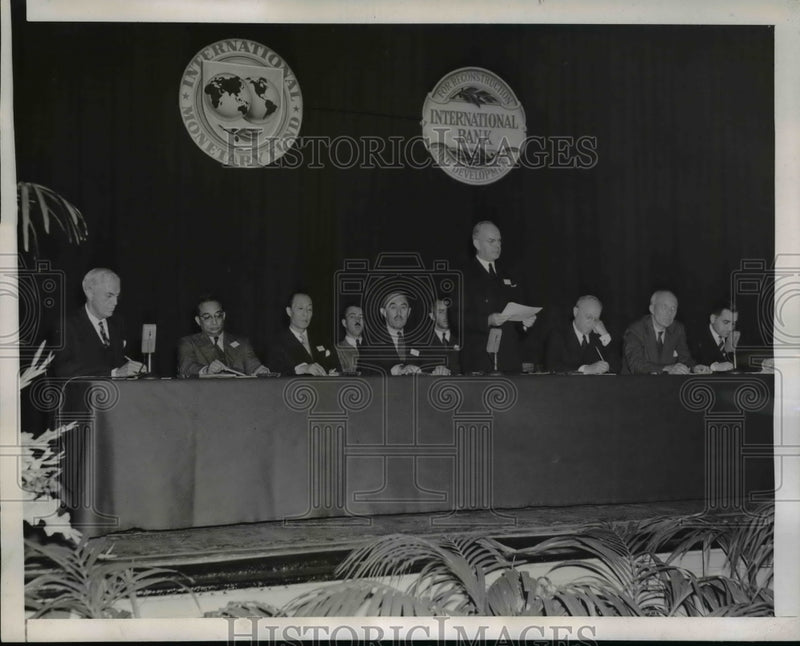 Load image into Gallery viewer, 1946 Press Photo Govs of World Bank Meet for First Annual Session with Russia
