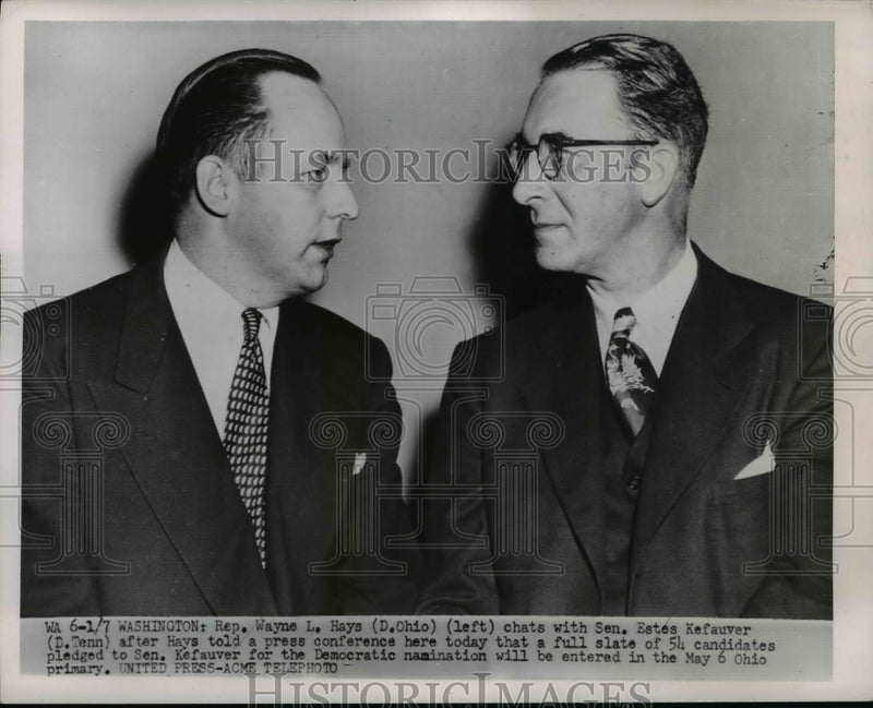 Load image into Gallery viewer, 1952 Press Photo Wayne L Hays Chats with Estes Kefauver After Press Conference
