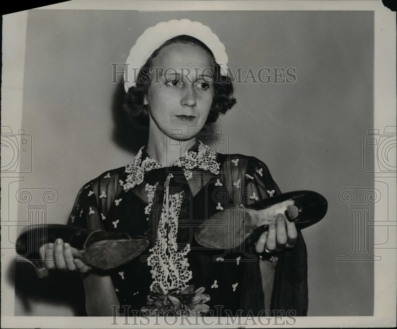 Load image into Gallery viewer, 1938 Press Photo Mary Ann Reed as She Tesified Before Hearing of Civil Liberties
