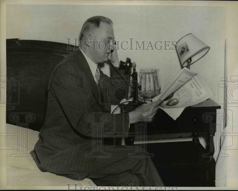 Load image into Gallery viewer, 1936 Press Photo John Bennett In His Hotel After Arriving for Democratic Session
