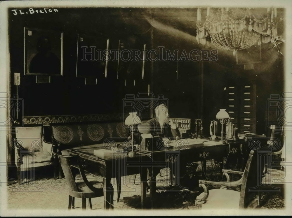 1918 Press Photo J.L. Breton in His Office - nef39032