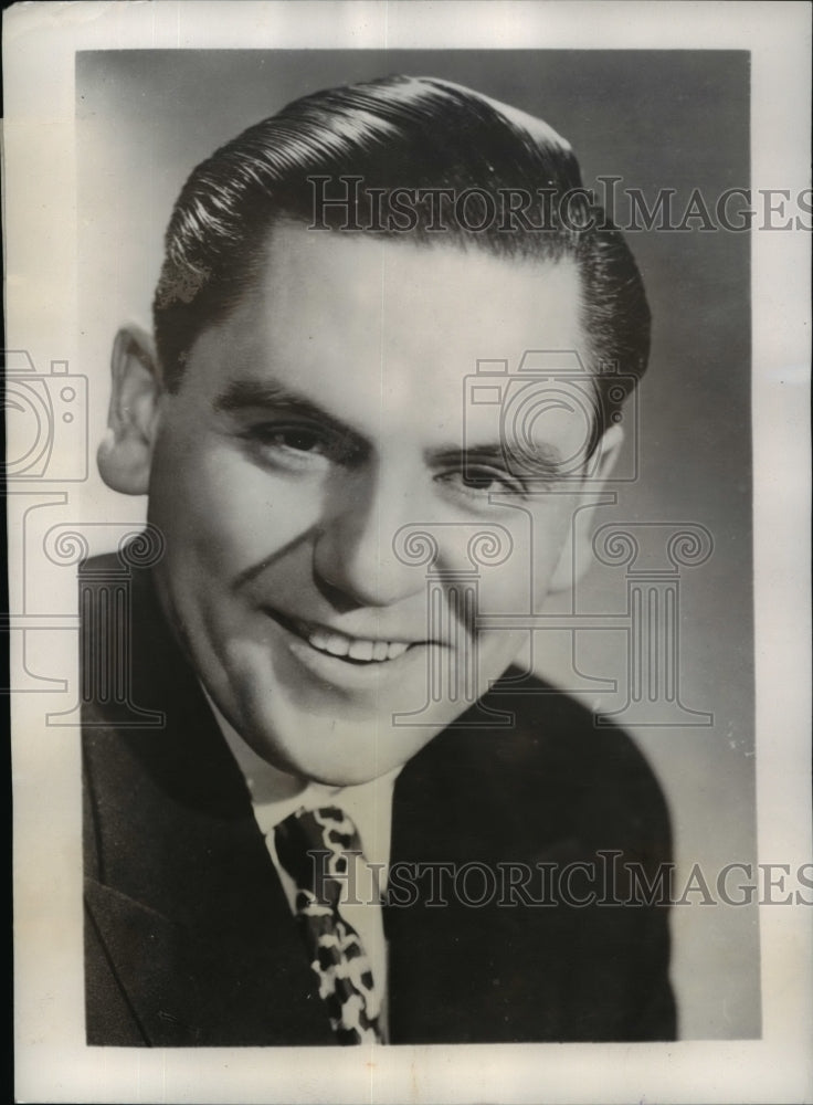 Load image into Gallery viewer, 1948 Press Photo Bob Hawk on CBS Comedy Quiz Show - nef39250
