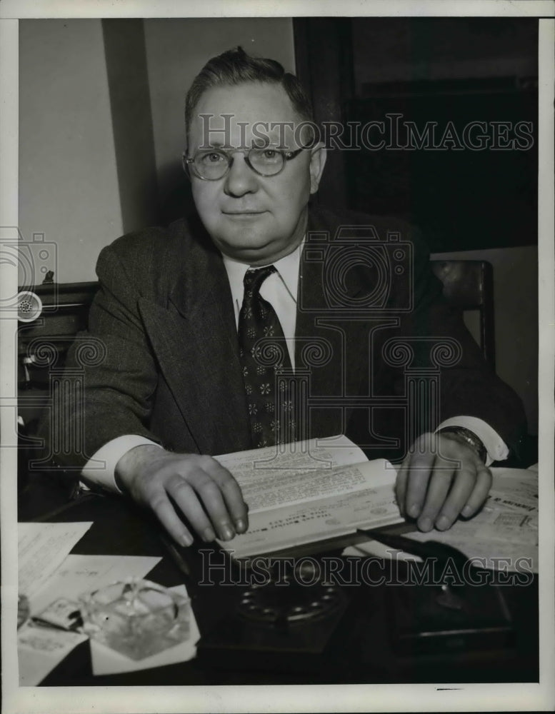 Load image into Gallery viewer, 1946 Press Photo George L. Googe of American Federation Labor - nef39536

