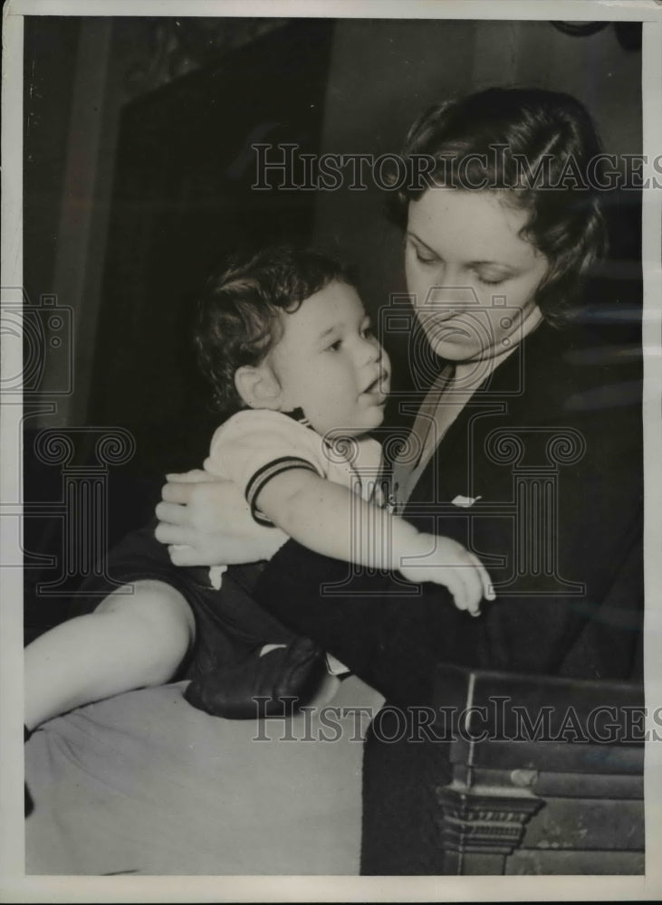 Load image into Gallery viewer, 1940 Press Photo Ms.Leo Moore file for damage under promise of marriage
