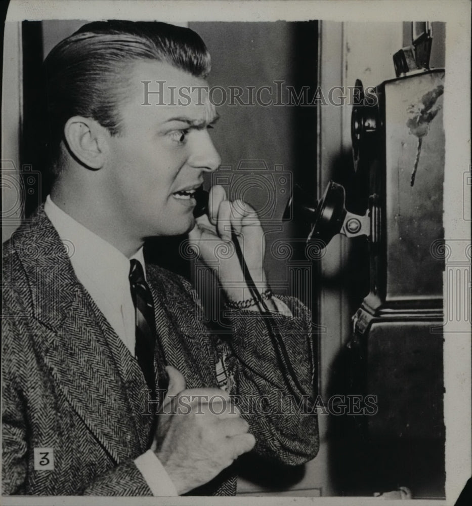 1962 Press Photo Man in the Telephone Booth - nef39610