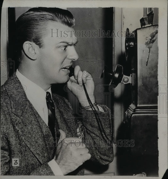 1962 Press Photo Man in the Telephone Booth - nef39610