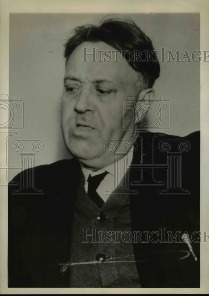 1935 Press Photo Lieutenant George Fisher at Louis F. Schuette Death Inquest