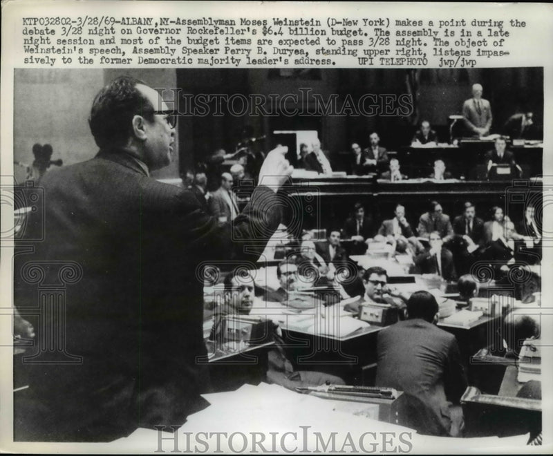 Load image into Gallery viewer, 1969 Press Photo Moses Weinstein at New York Budget Debate - nef39744
