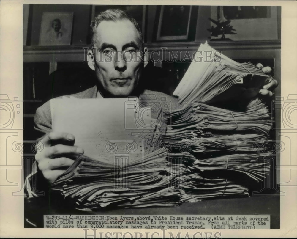 1948 Press Photo Eben Ayers with Congratulatory Letters for President Truman