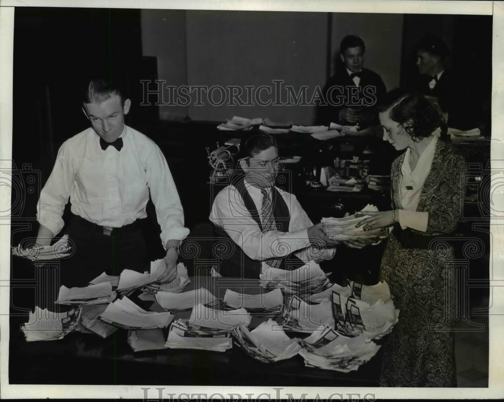 1935 Press Photo Senate Office Building As They Sort 50,000 Telegrams Received