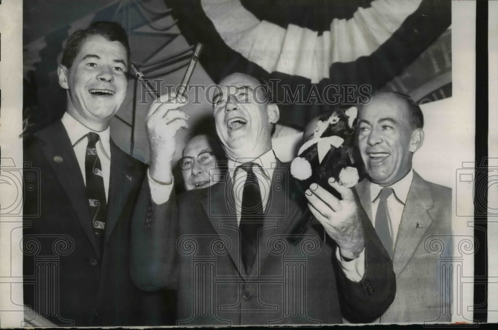 1956 Press Photo Orville Freeman, Karl Rolvaag, Adlai Stevenson at DFL Breakfast