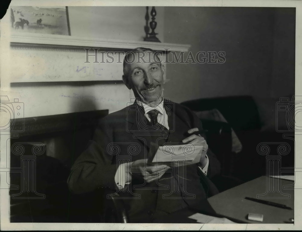 1929 Press Photo Patrick J. Sullivan smokes a cigar at his desk - nef39839