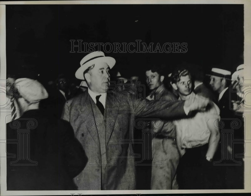 Load image into Gallery viewer, 1937 Press Photo Johnstown's mayor Daniel J. Shields on strike battlefront
