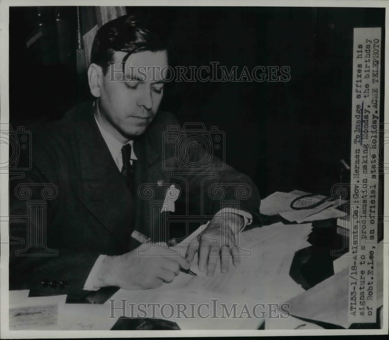 Load image into Gallery viewer, 1947 Press Photo Governor Herman Talmadge Signs Document Making a New Holiday
