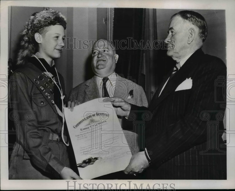 Load image into Gallery viewer, 1950 Press Photo Daniel Boone VII Receives Kentucky Colonel Commission
