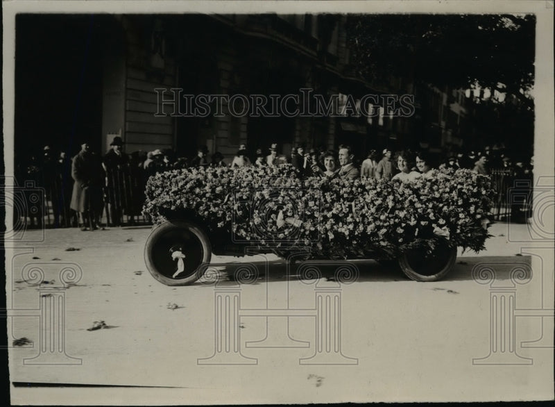 Load image into Gallery viewer, 1923 Press Photo Flower Parade at Nice - nef39918

