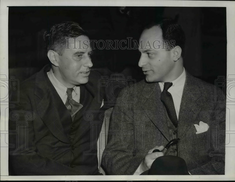 Load image into Gallery viewer, 1940 Press Photo Edwyn Smith, Louis Newman at House Committee Investigating NLRB
