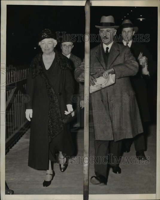 1932 Press Photo Secretary of State Stimson Sails on S.S. Ile De France