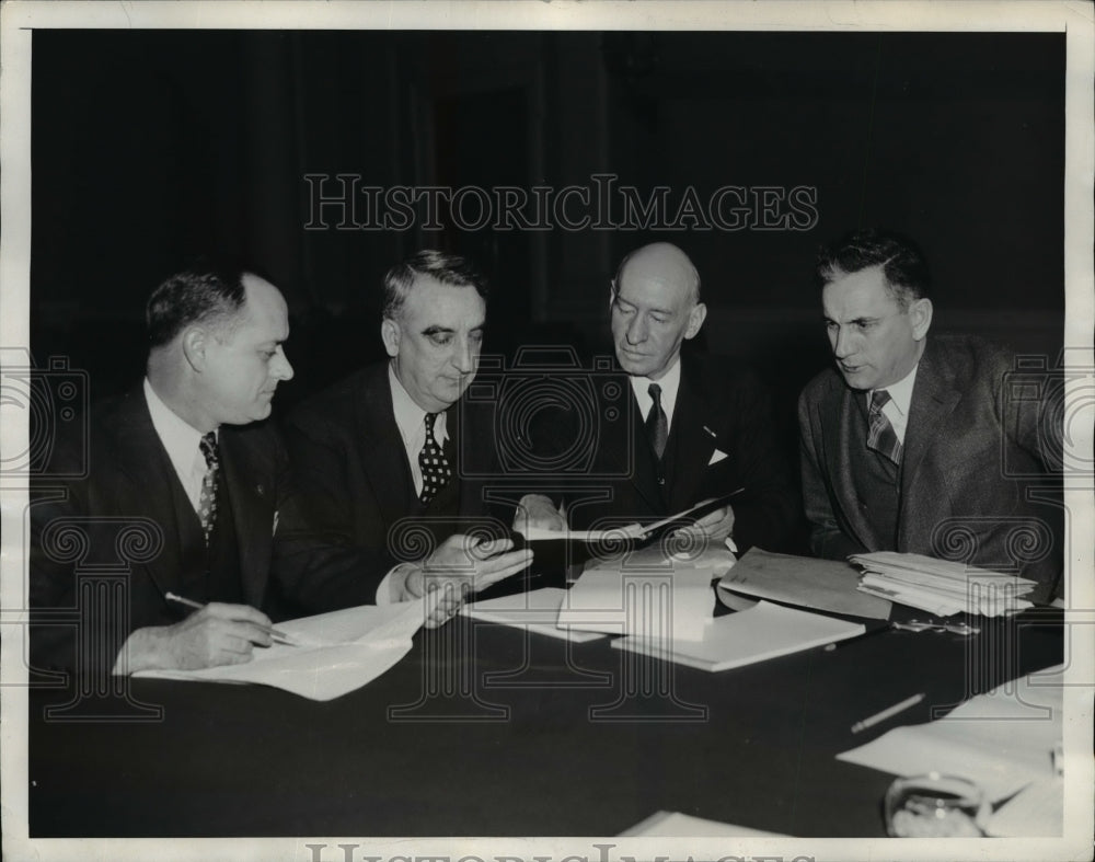 1936 Press Photo Congressman & Senators Discuss Payment of Soldier Bonus